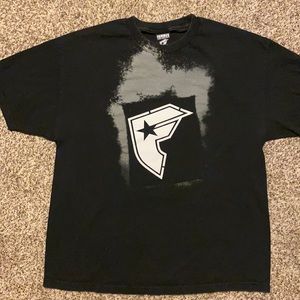 Famous XL T-shirt